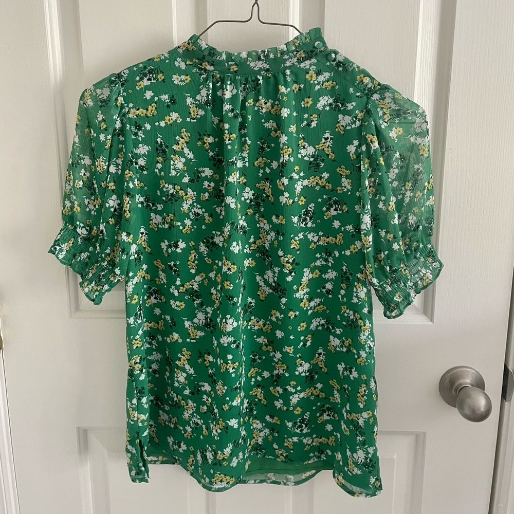 NWOT XS Green Ditsy Puff Sleeve Blouse Vince Camuto Never Worn